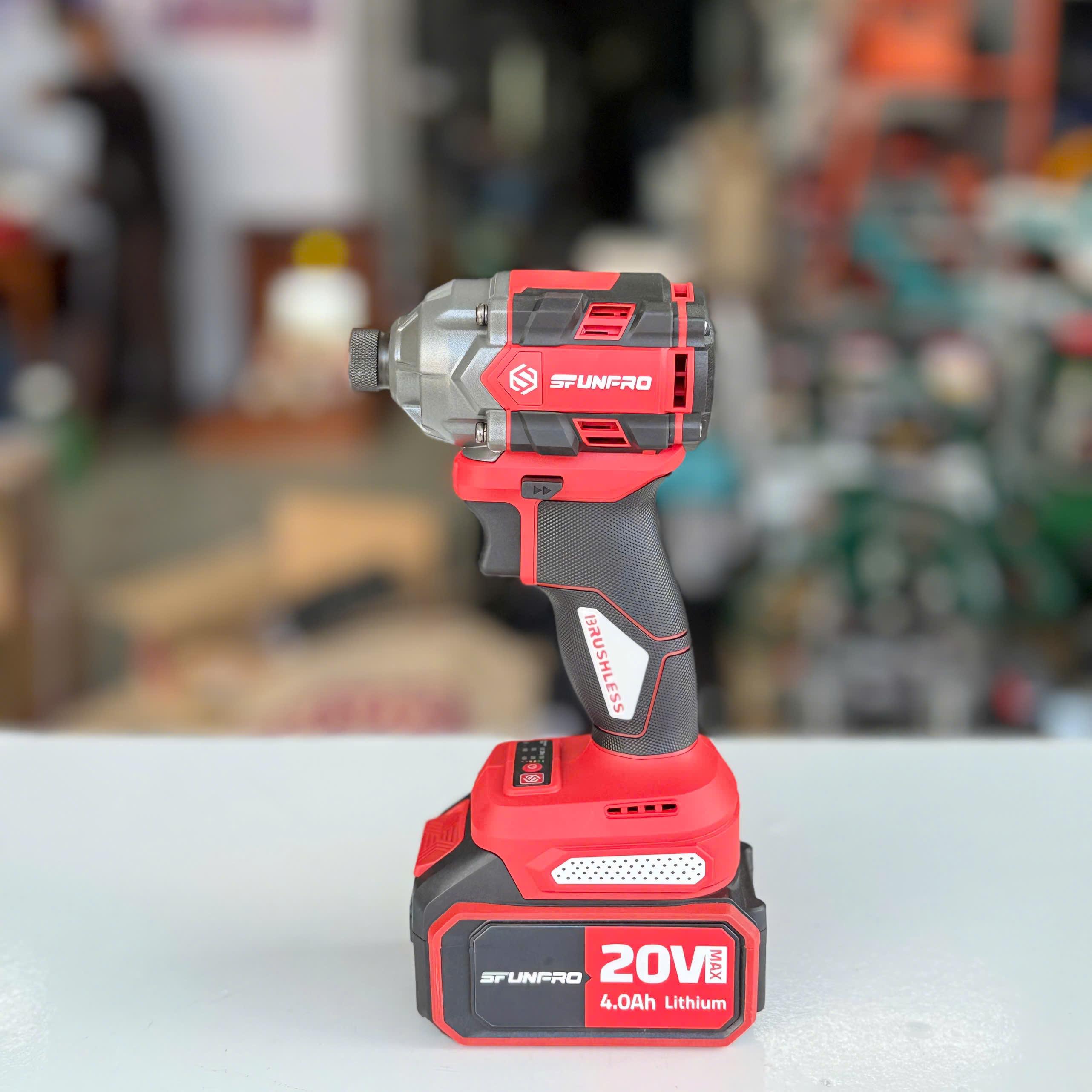 Thân máy + 2 pin 4.0ah + sạc S20