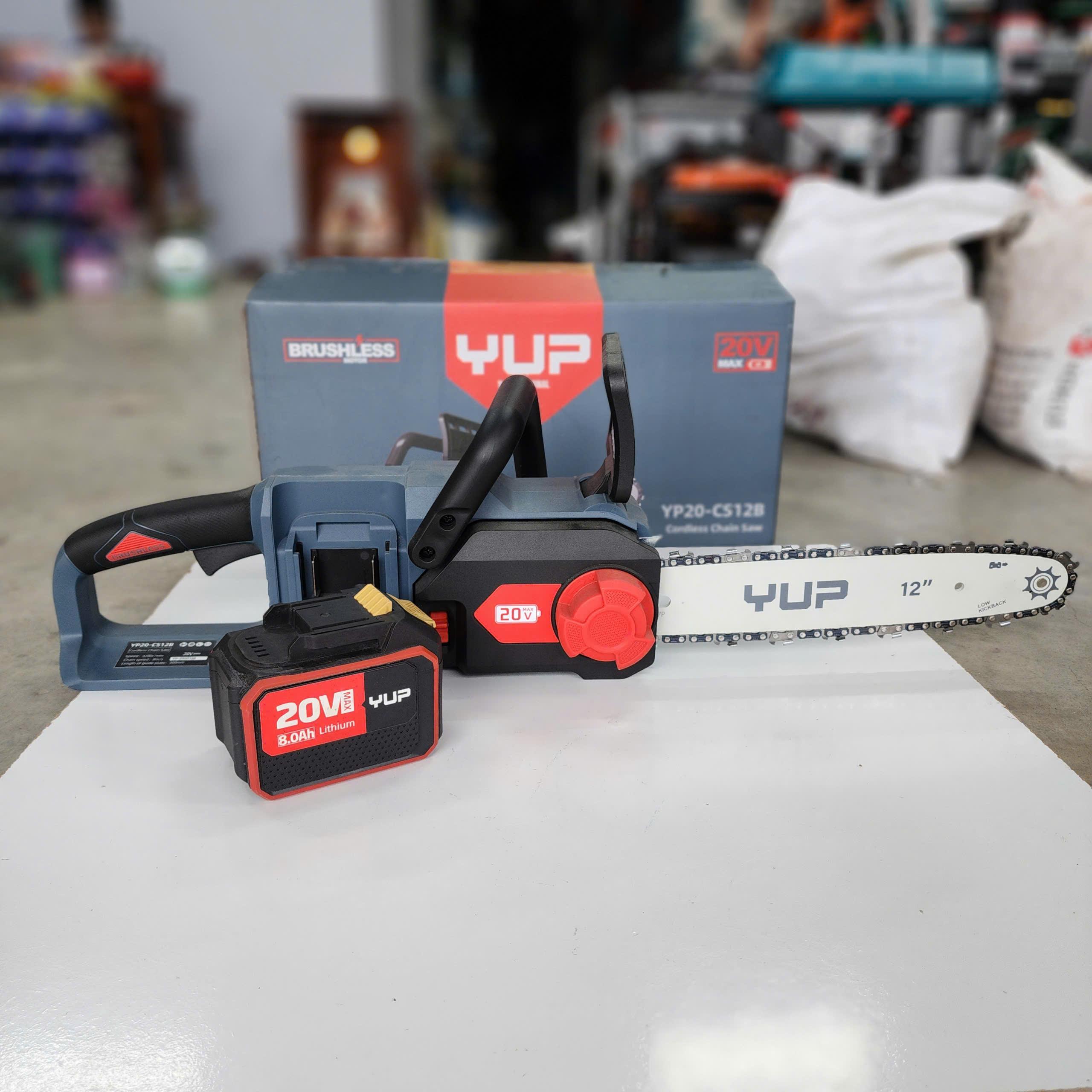 Thân máy + 2 pin 8 YUPAI + Sạc